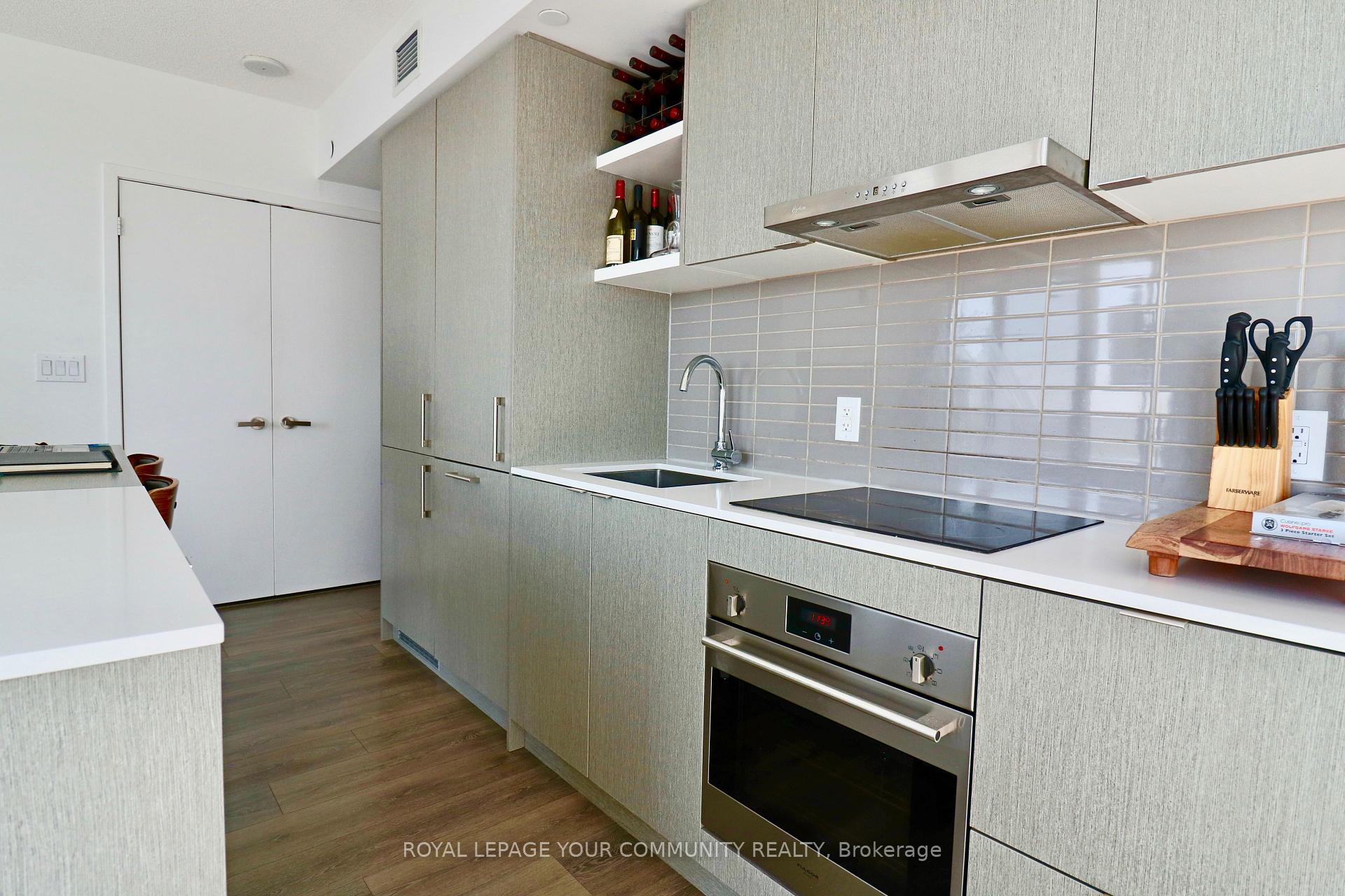 Photo 5 of Unit 5207, 100 Harbour Street, Toronto, Waterfront Communities — HOMEH