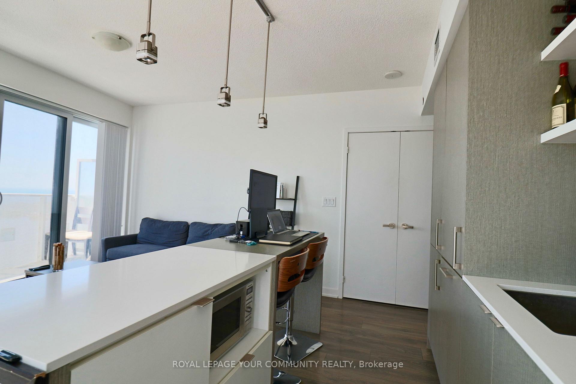 Photo 6 of Unit 5207, 100 Harbour Street, Toronto, Waterfront Communities — HOMEH
