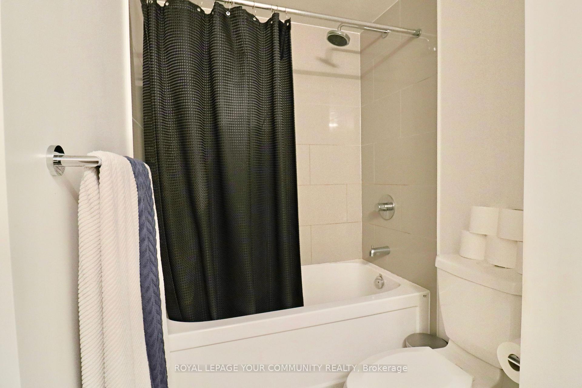 Photo 8 of Unit 5207, 100 Harbour Street, Toronto, Waterfront Communities — HOMEH