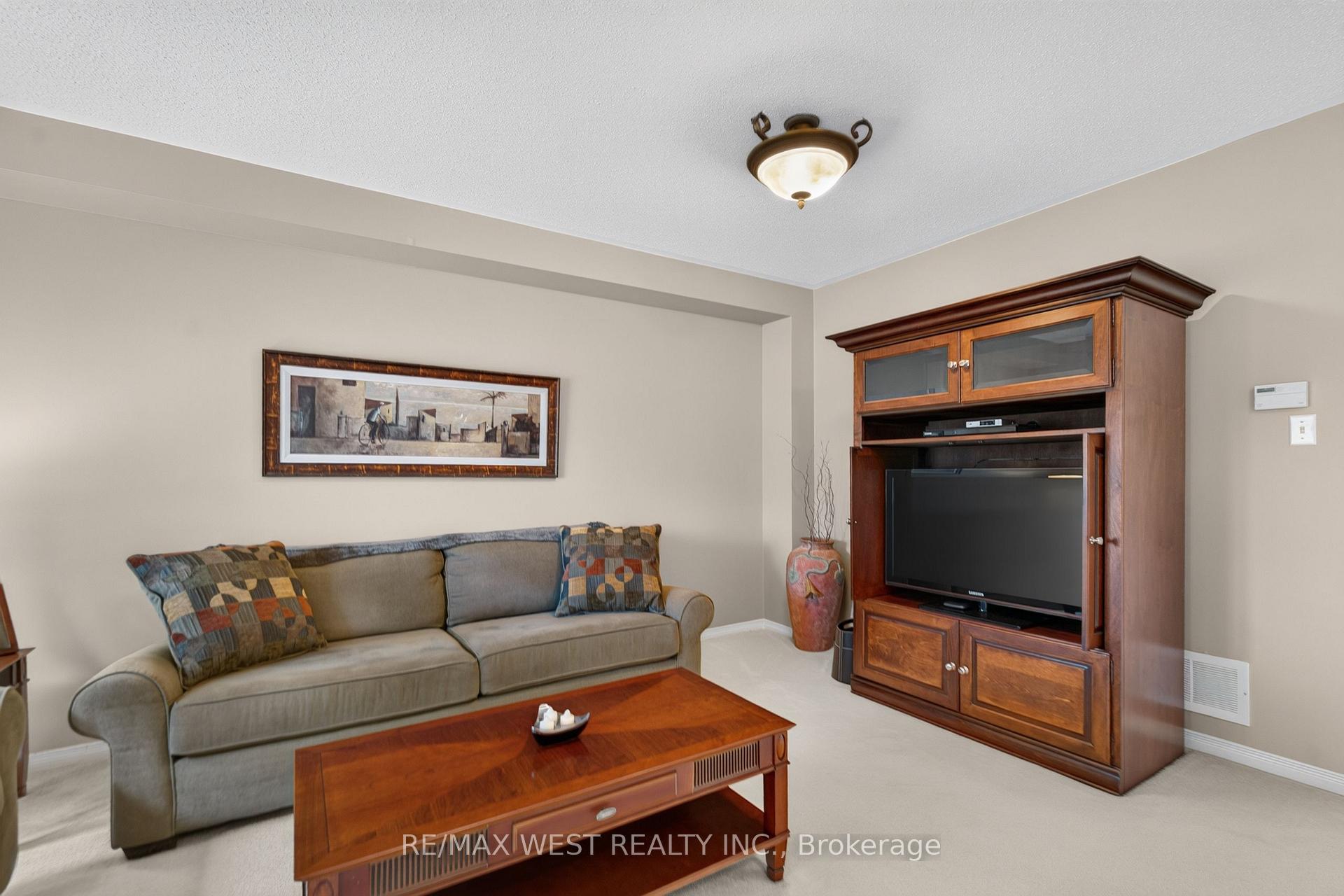 Photo 3 of 49 Sonoma Boulevard, Vaughan, Sonoma Heights — HOMEH