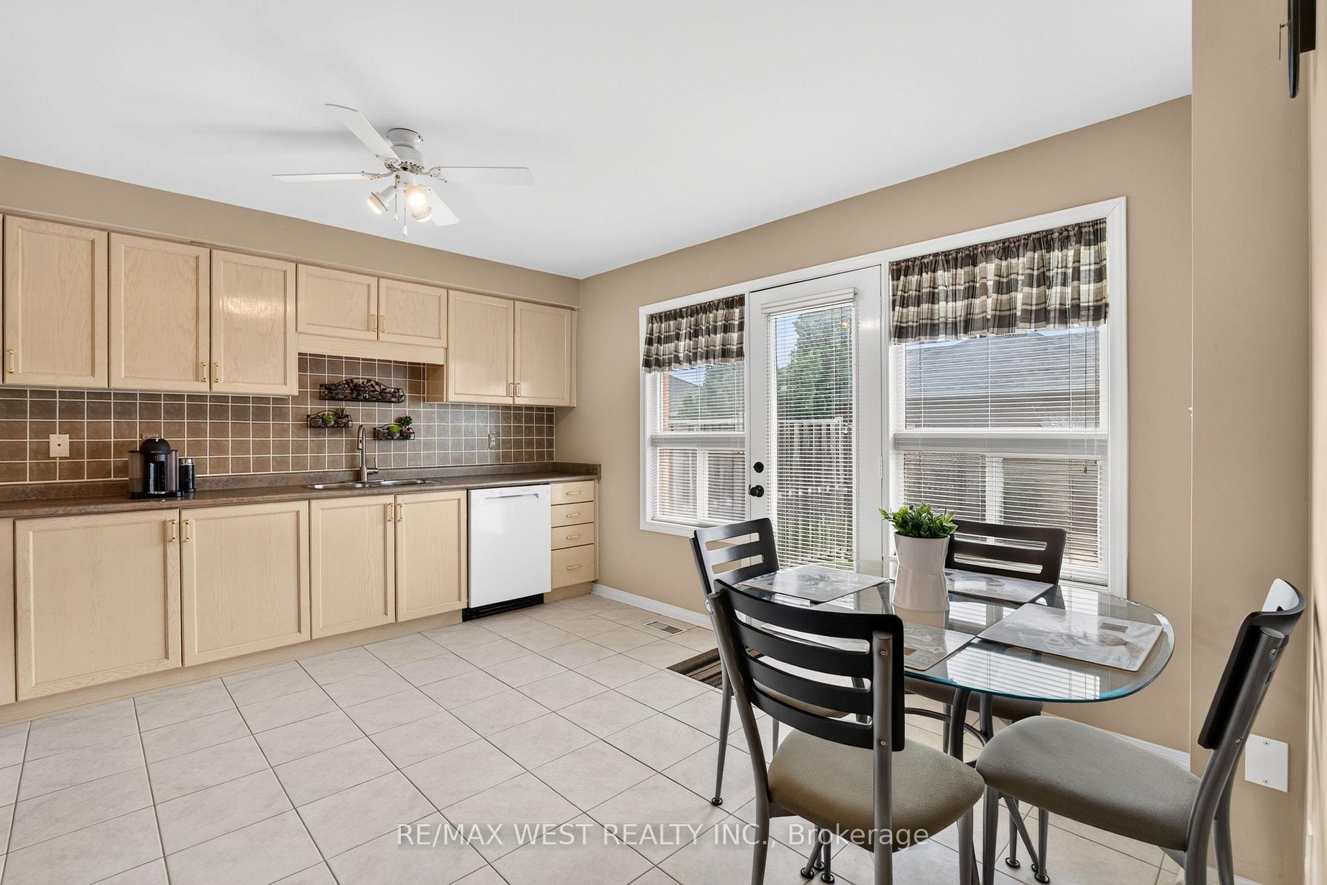Photo 4 of 49 Sonoma Boulevard, Vaughan, Sonoma Heights — HOMEH