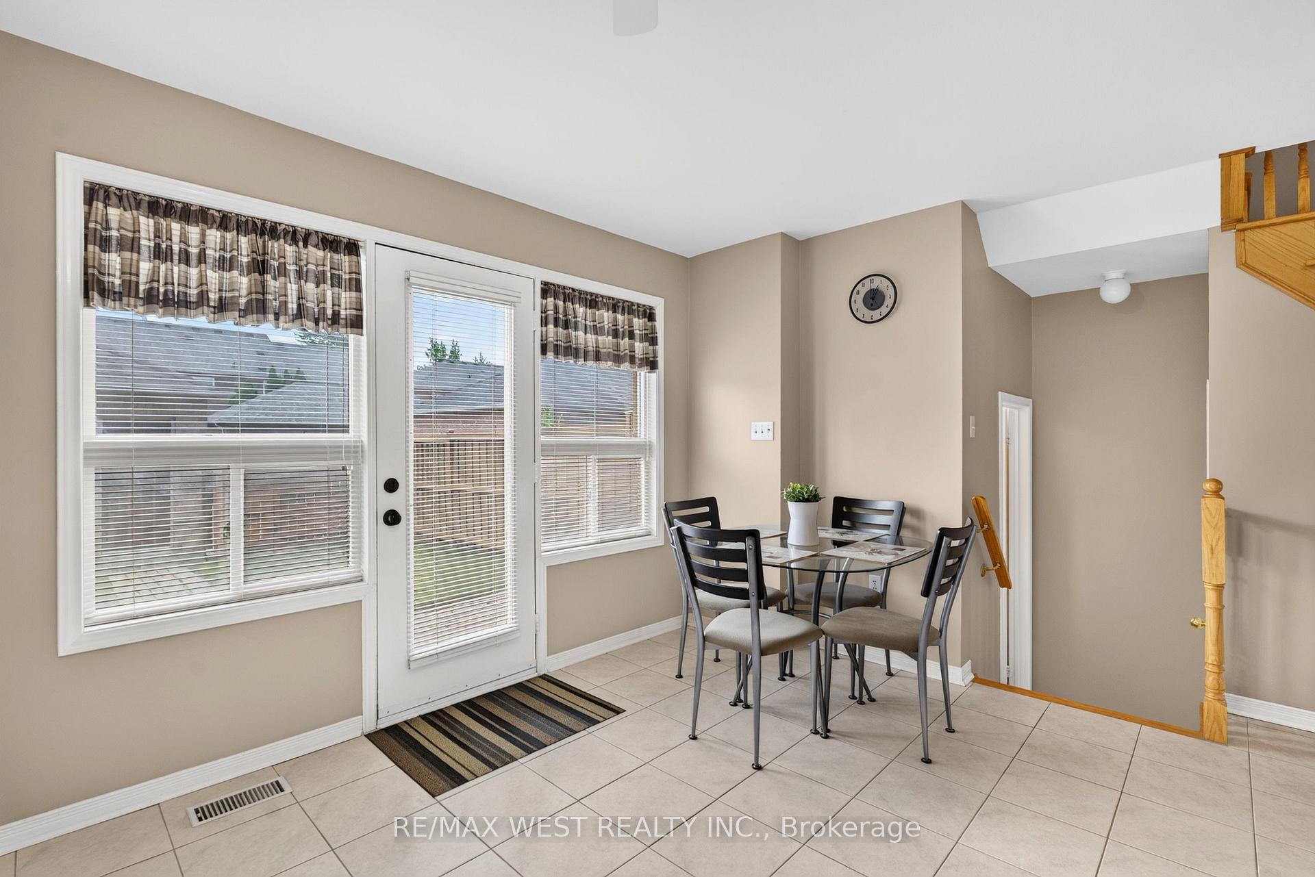 Photo 6 of 49 Sonoma Boulevard, Vaughan, Sonoma Heights — HOMEH