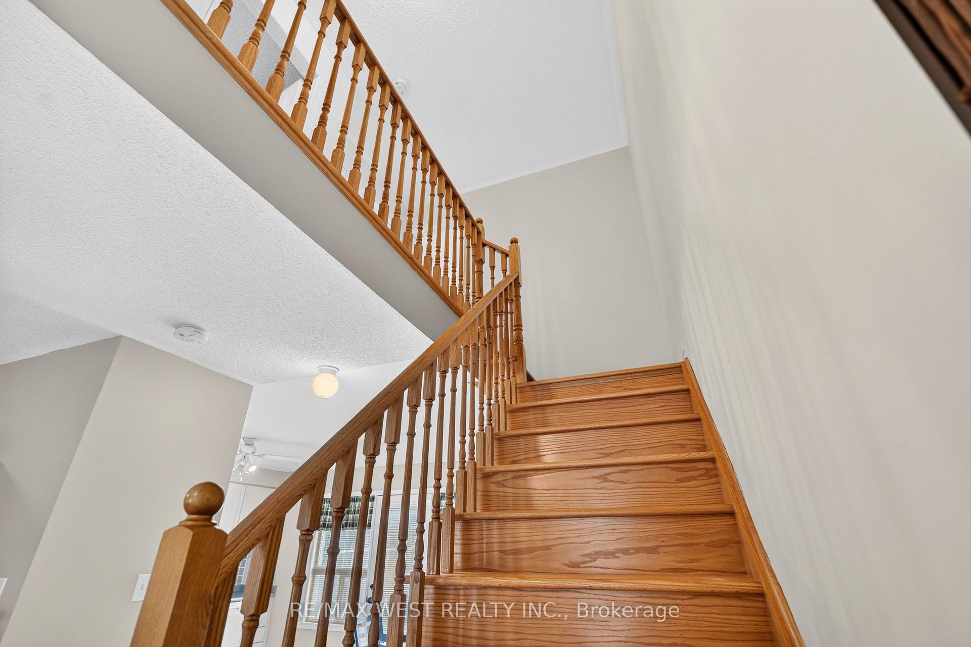 Photo 8 of 49 Sonoma Boulevard, Vaughan, Sonoma Heights — HOMEH