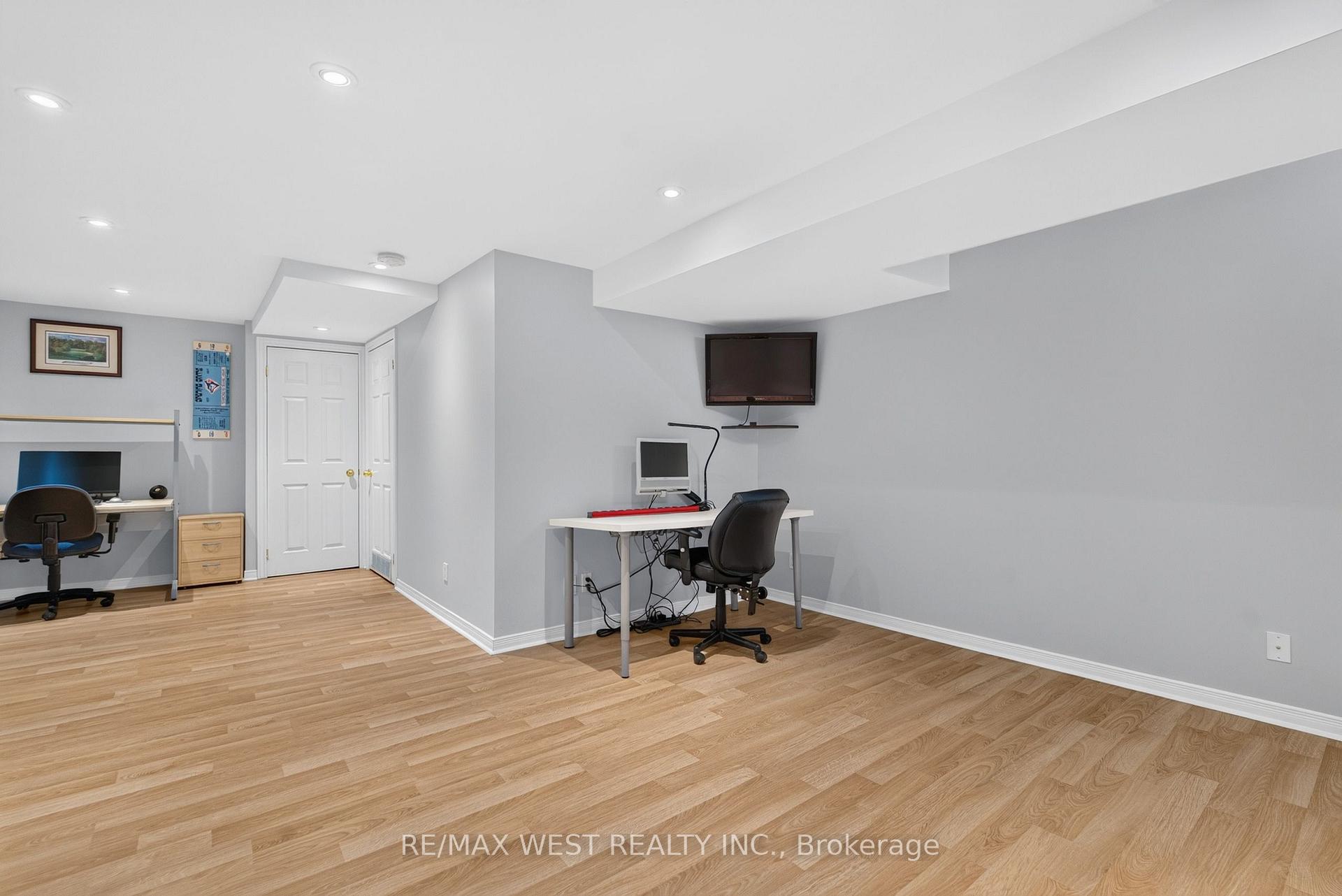 Photo 13 of 49 Sonoma Boulevard, Vaughan, Sonoma Heights — HOMEH
