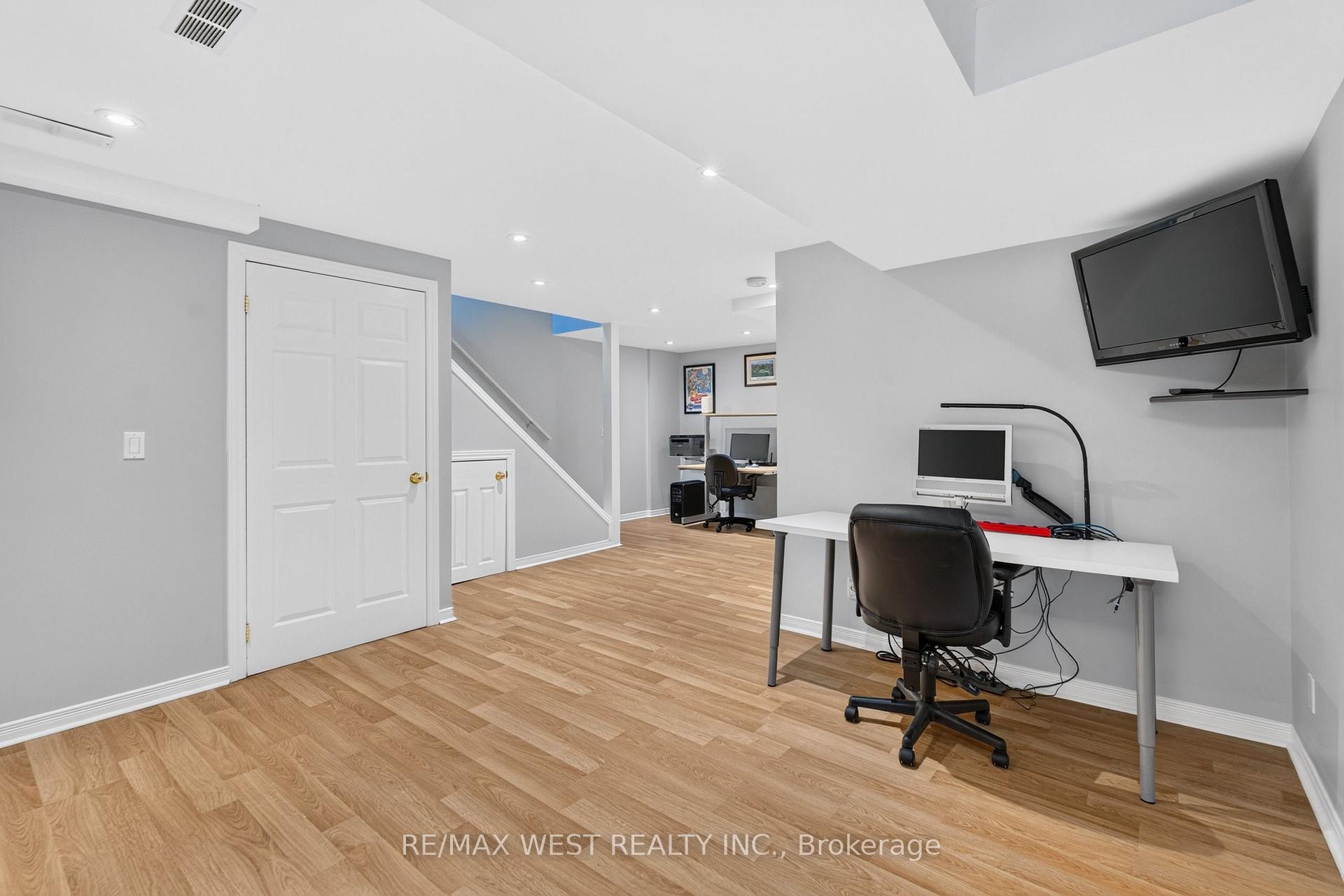 Photo 14 of 49 Sonoma Boulevard, Vaughan, Sonoma Heights — HOMEH