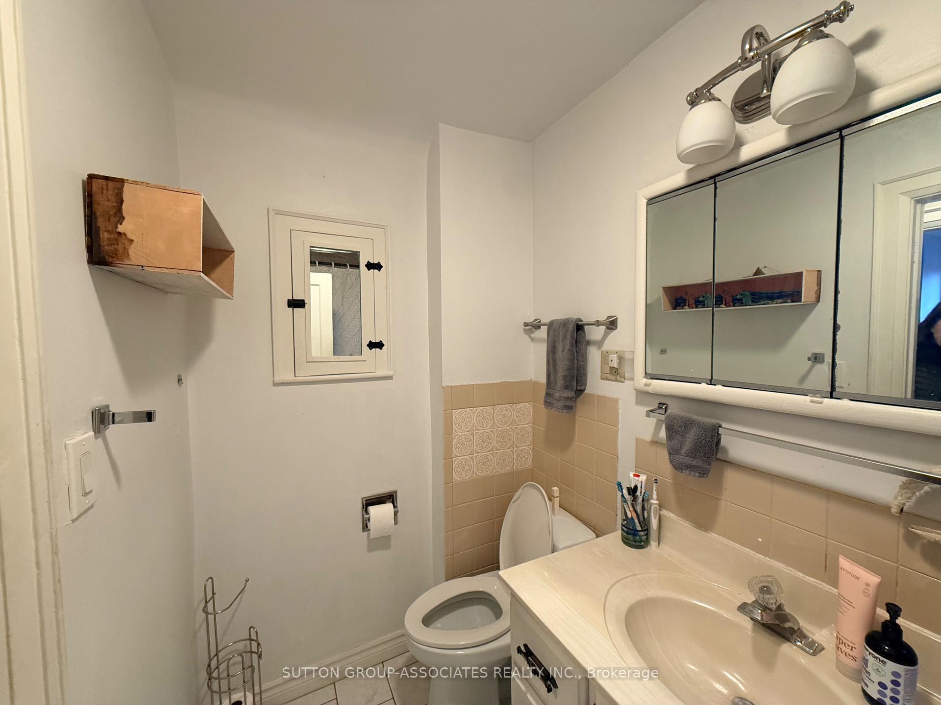 Photo 18 of Unit Upper, 544 Concord Avenue, Toronto, Dovercourt-Wallace Emerson-Junction — HOMEH