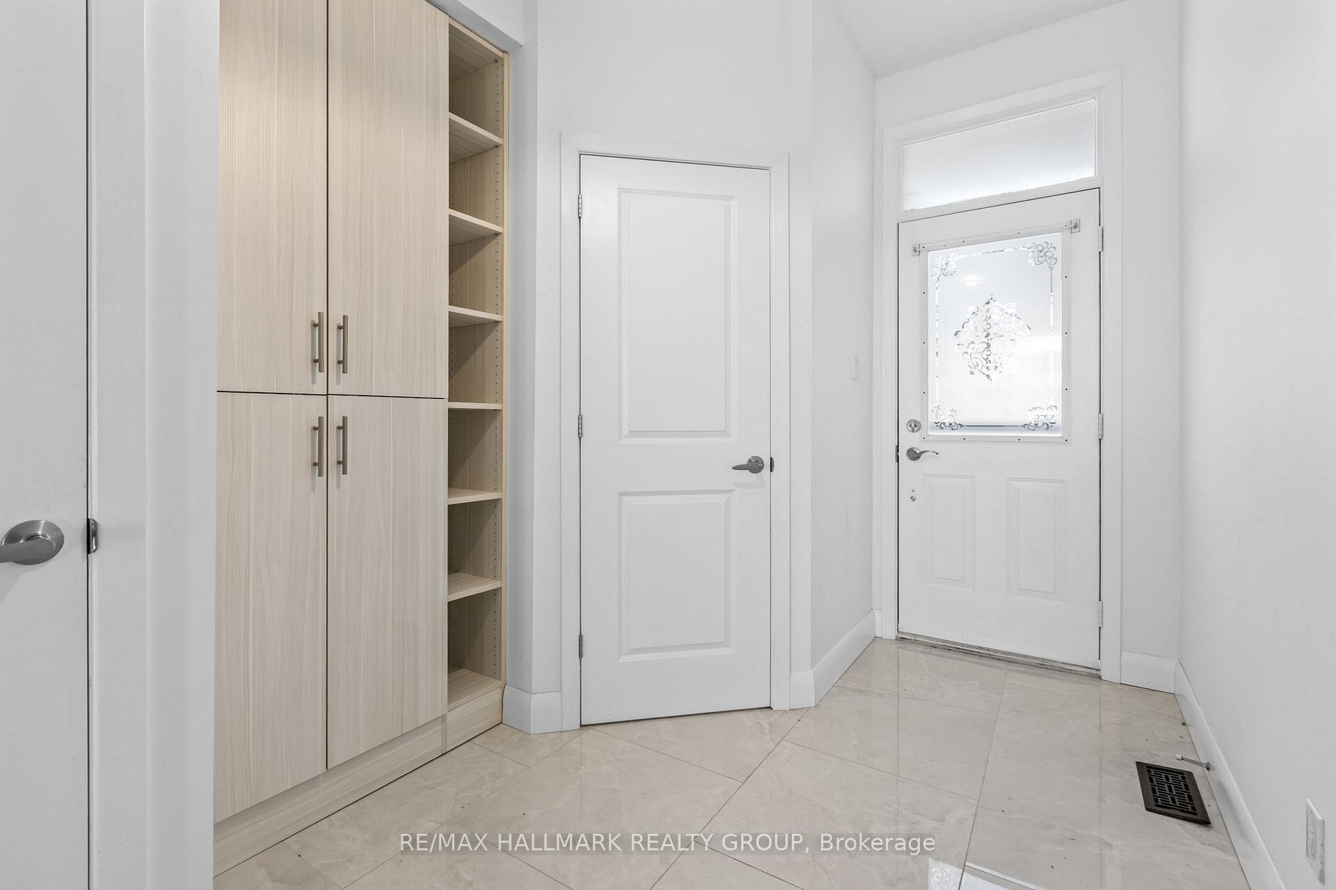 Photo 5 of 988 Lucille Way, Ottawa, Notting Hill/Summerside — HOMEH