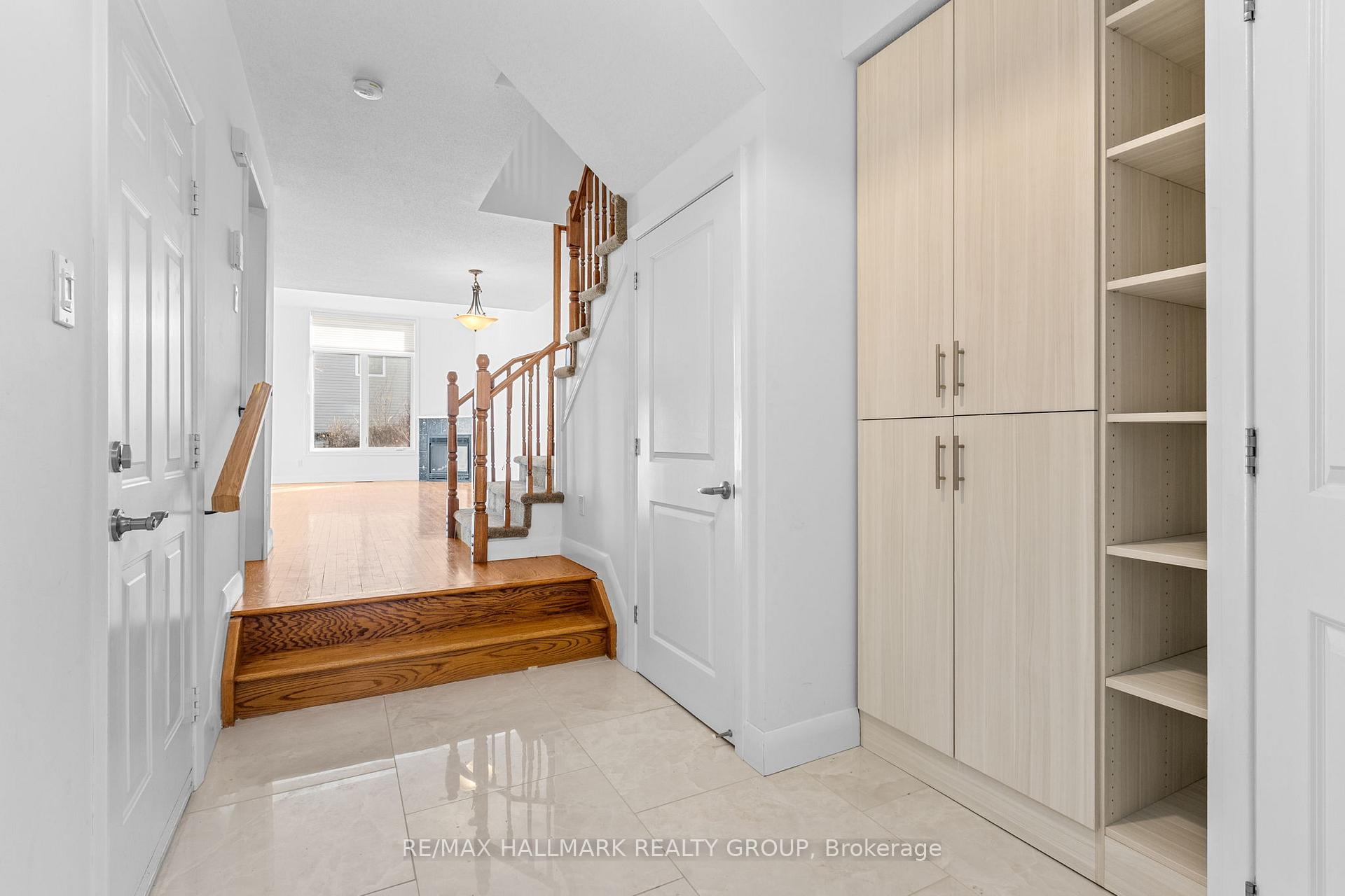 Photo 7 of 988 Lucille Way, Ottawa, Notting Hill/Summerside — HOMEH