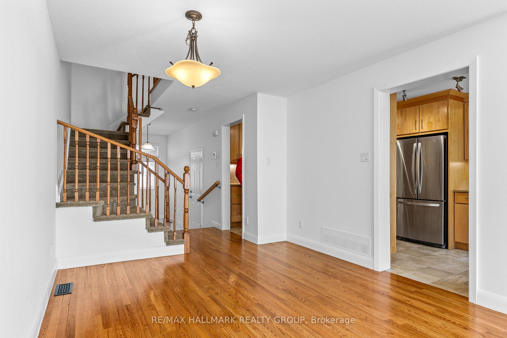 Photo 11 of 988 Lucille Way, Ottawa, Notting Hill/Summerside — HOMEH