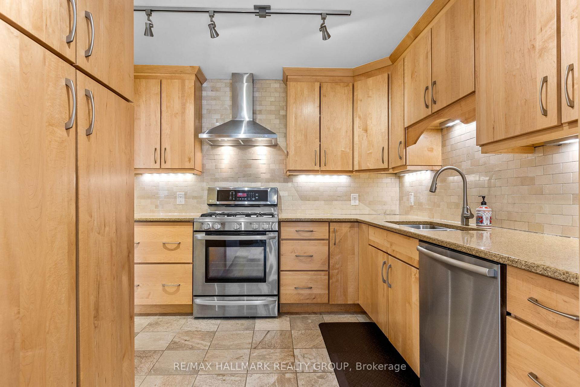 Photo 12 of 988 Lucille Way, Ottawa, Notting Hill/Summerside — HOMEH