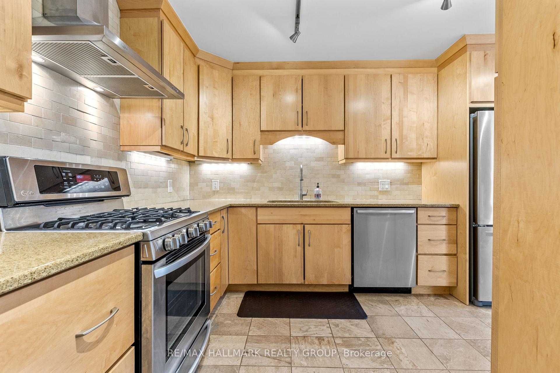 Photo 13 of 988 Lucille Way, Ottawa, Notting Hill/Summerside — HOMEH