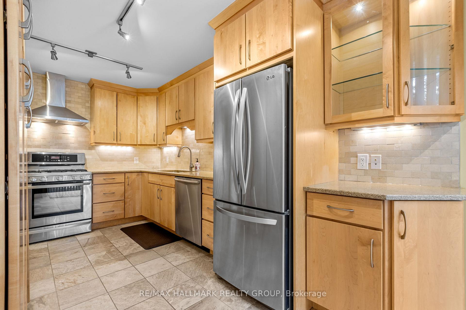 Photo 14 of 988 Lucille Way, Ottawa, Notting Hill/Summerside — HOMEH