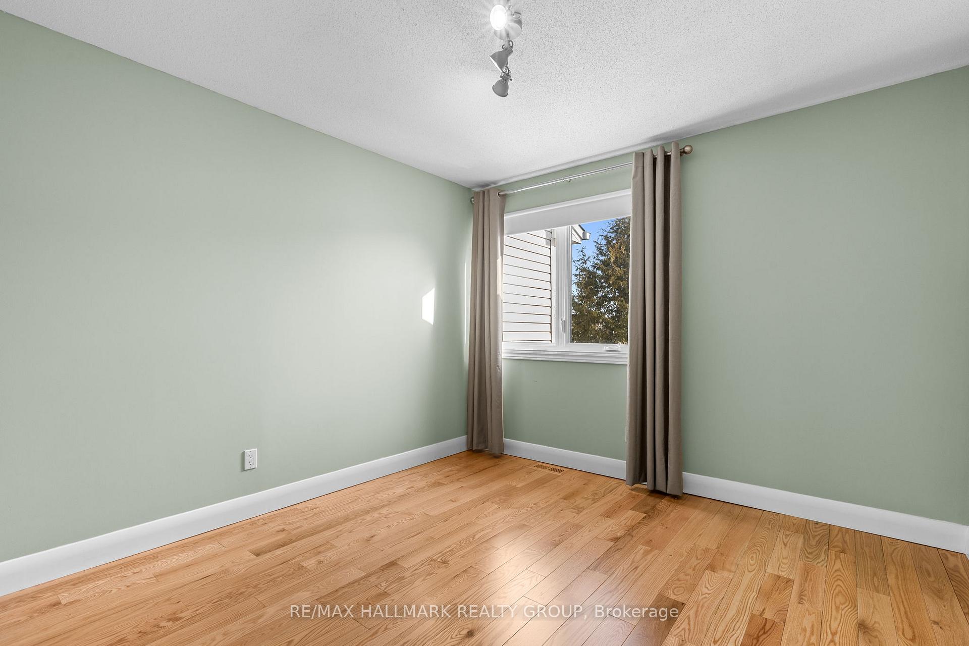Photo 23 of 988 Lucille Way, Ottawa, Notting Hill/Summerside — HOMEH