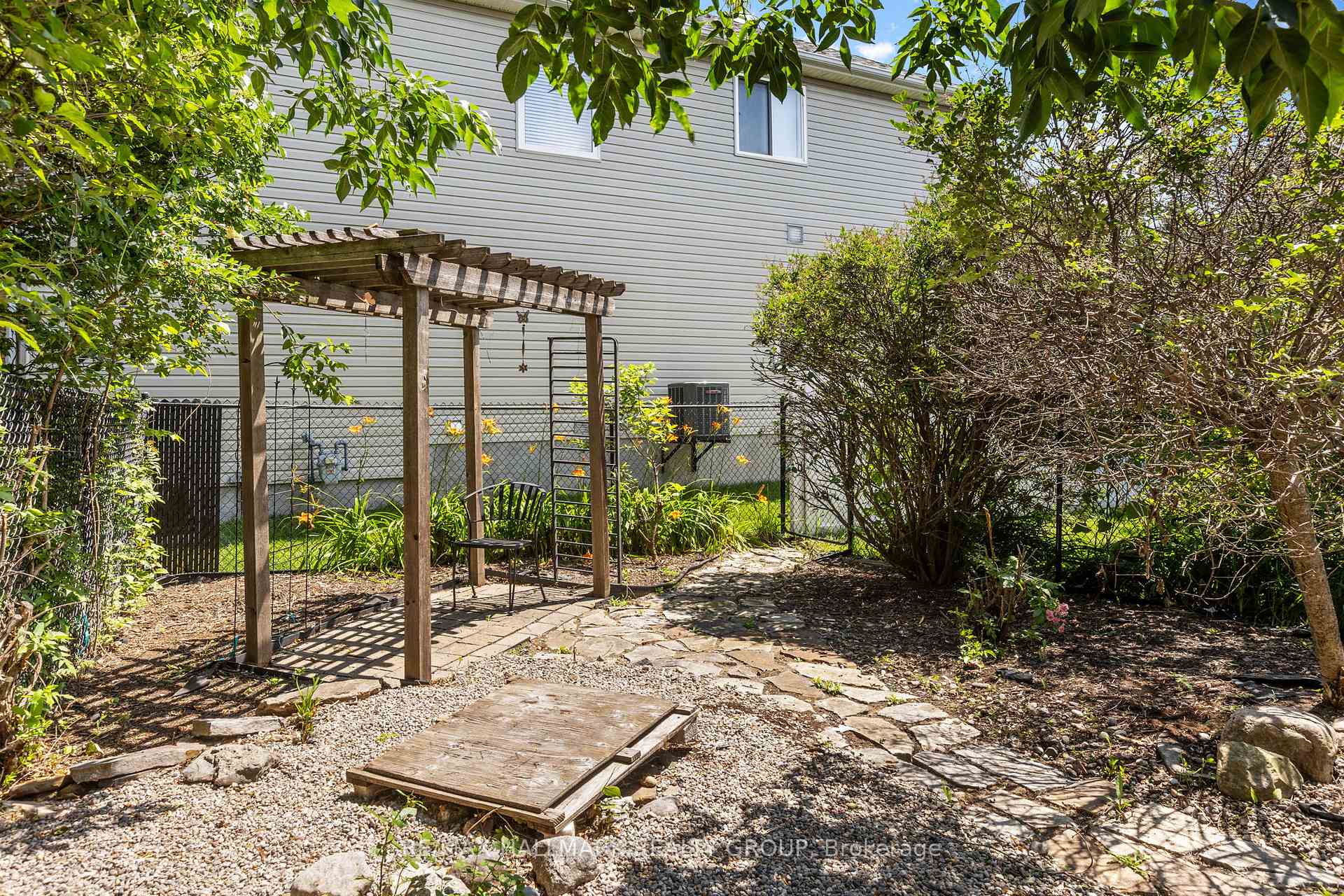 Photo 33 of 988 Lucille Way, Ottawa, Notting Hill/Summerside — HOMEH