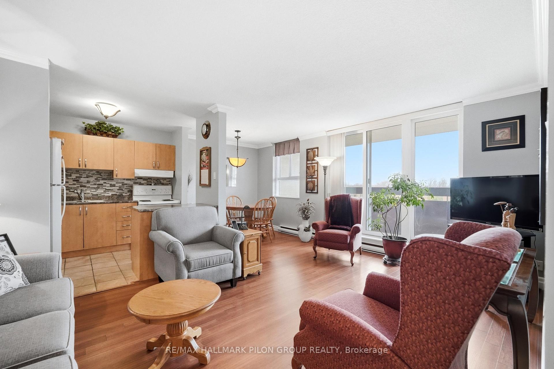 Photo 3 of Unit 508, 2000 Jasmine Crescent, Ottawa, Beacon Hill South — HOMEH