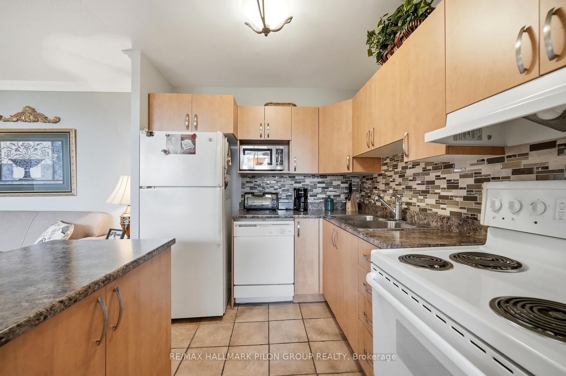 Photo 7 of Unit 508, 2000 Jasmine Crescent, Ottawa, Beacon Hill South — HOMEH