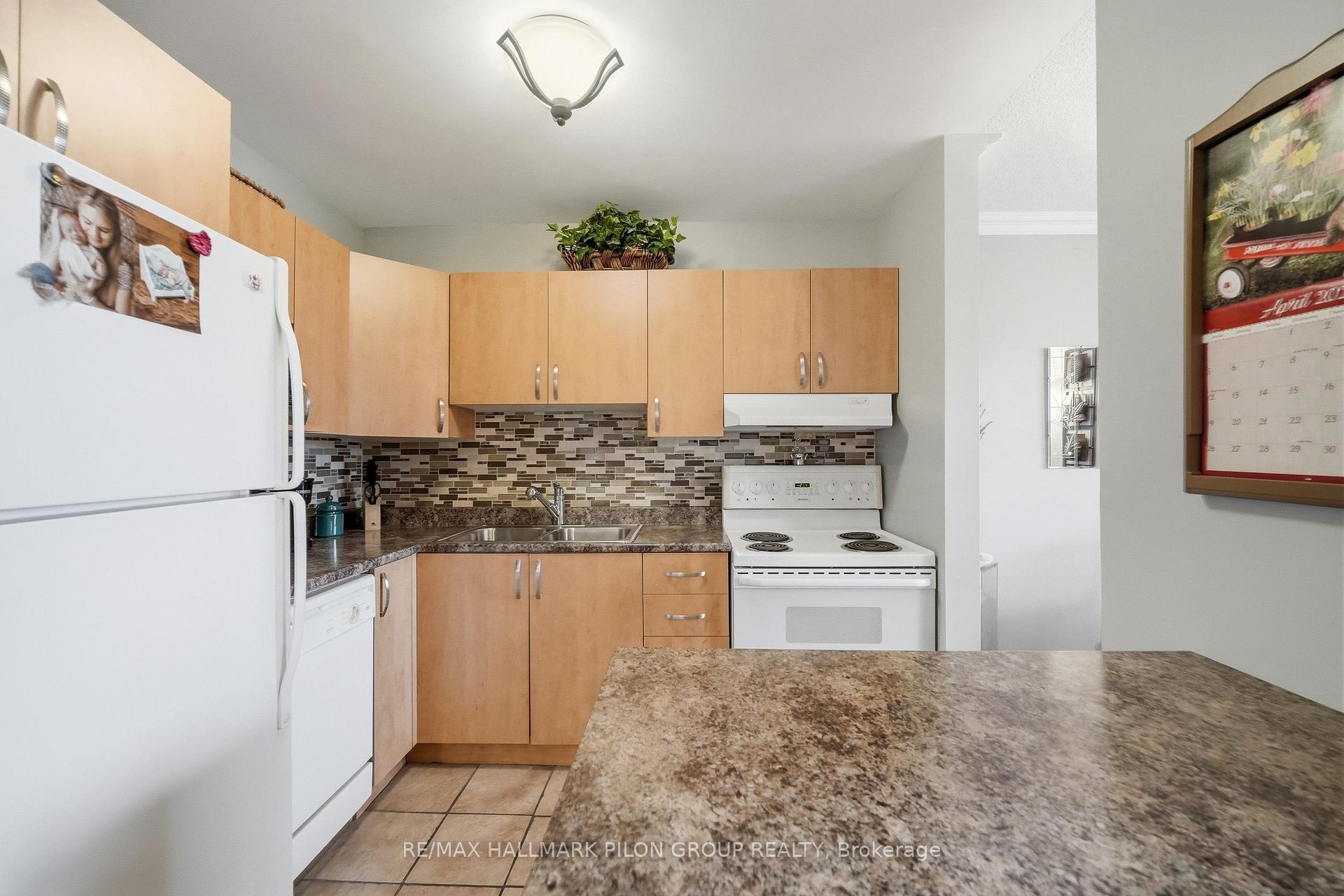 Photo 8 of Unit 508, 2000 Jasmine Crescent, Ottawa, Beacon Hill South — HOMEH