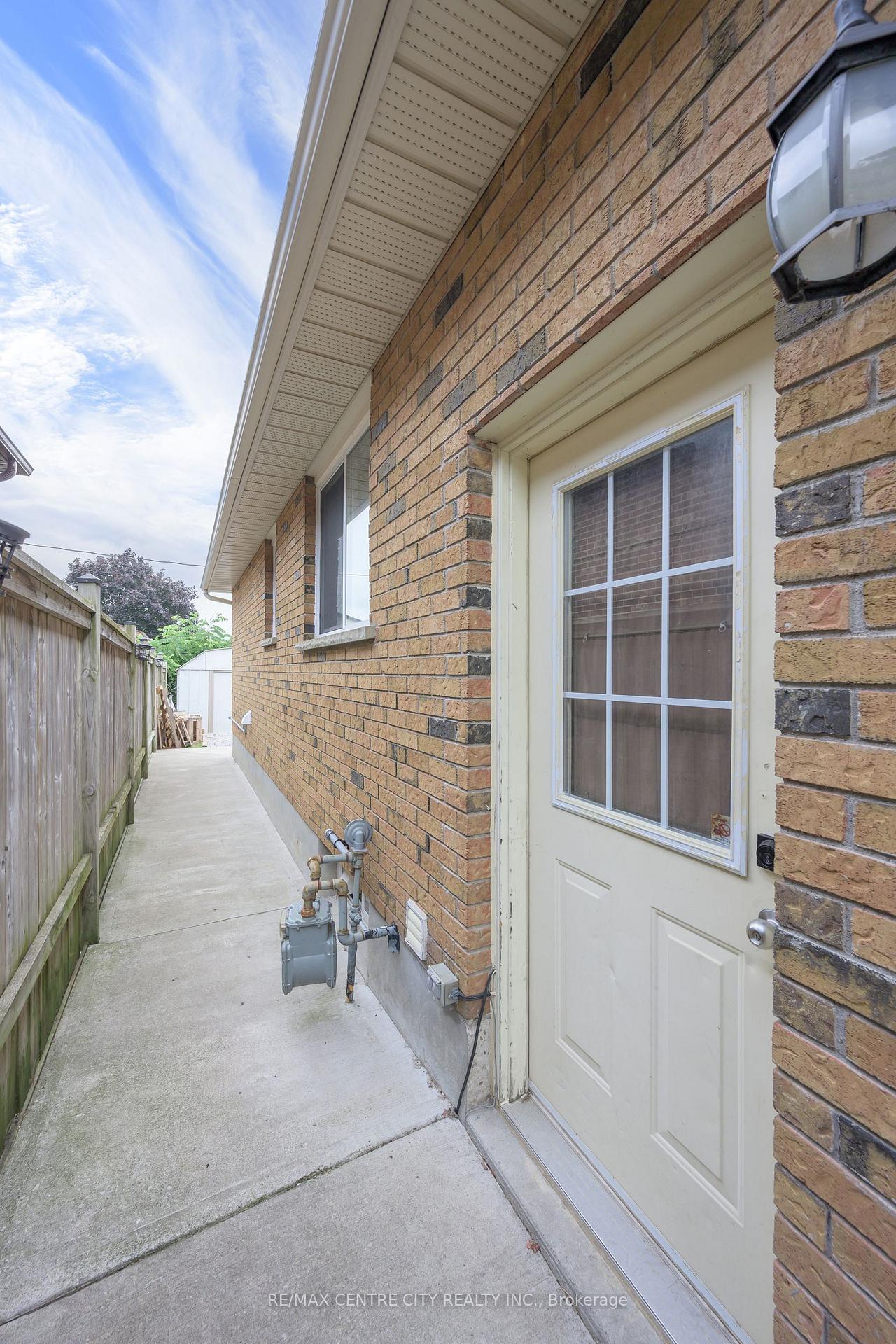 Photo 4 of 1 Idsardi Avenue, St. Thomas — HOMEH
