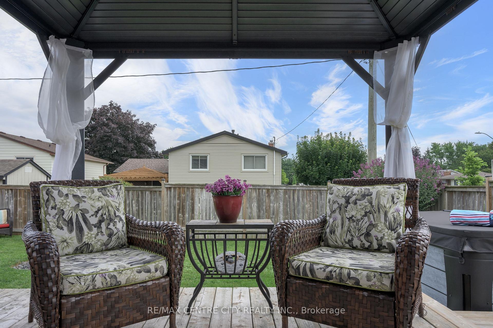 Photo 12 of 1 Idsardi Avenue, St. Thomas — HOMEH