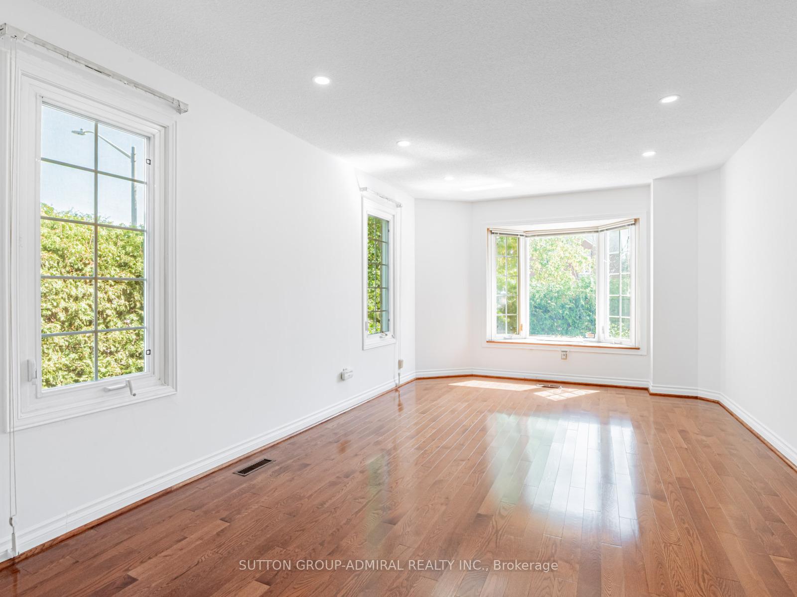 Photo 9 of 98 Rosedale Heights Drive, Vaughan, Uplands — HOMEH