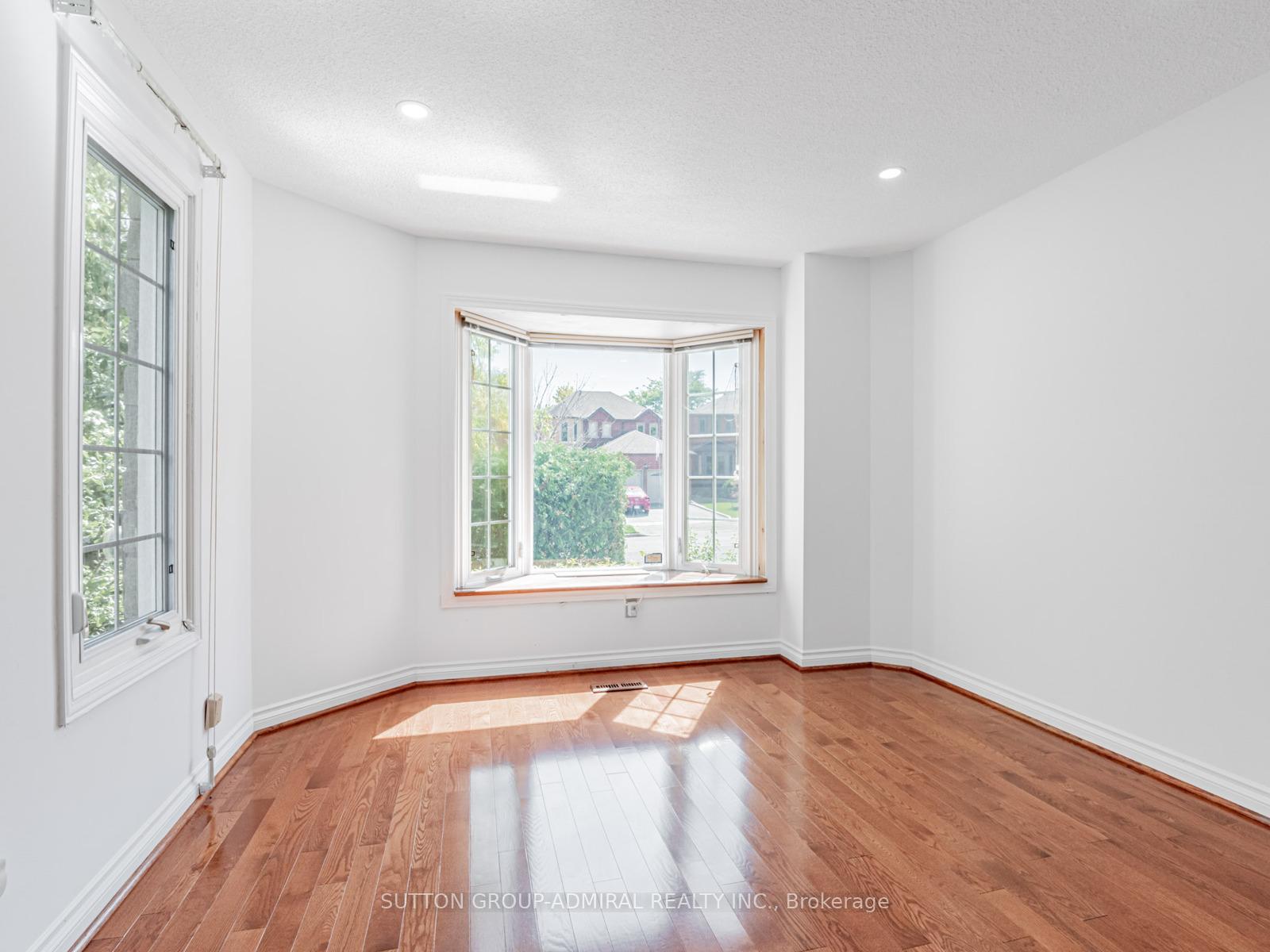Photo 10 of 98 Rosedale Heights Drive, Vaughan, Uplands — HOMEH