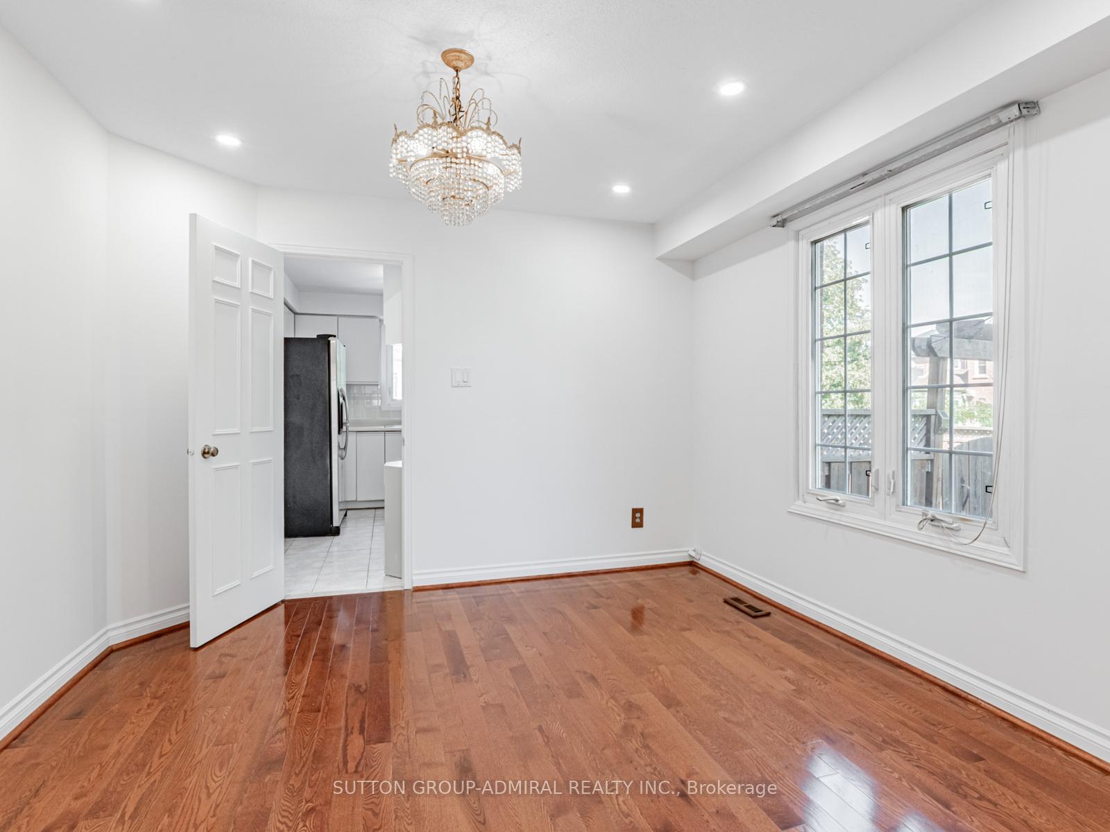 Photo 13 of 98 Rosedale Heights Drive, Vaughan, Uplands — HOMEH