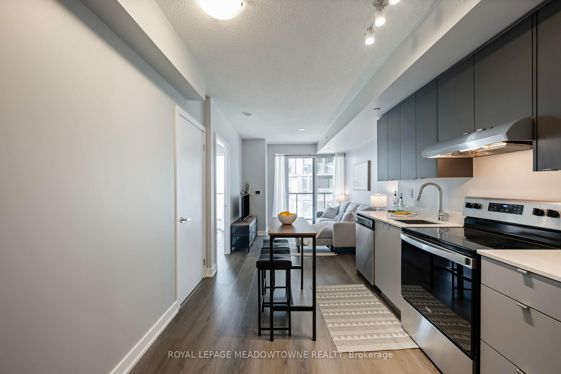 Photo 10 of Unit B602, 3200 Dakota Common, Burlington, Alton — HOMEH