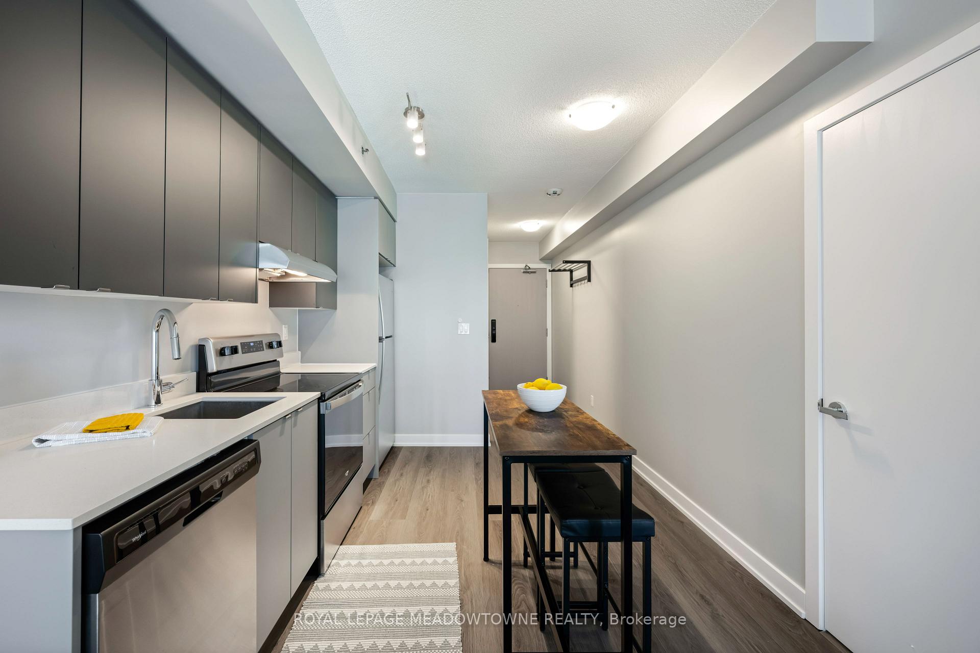 Photo 15 of Unit B602, 3200 Dakota Common, Burlington, Alton — HOMEH