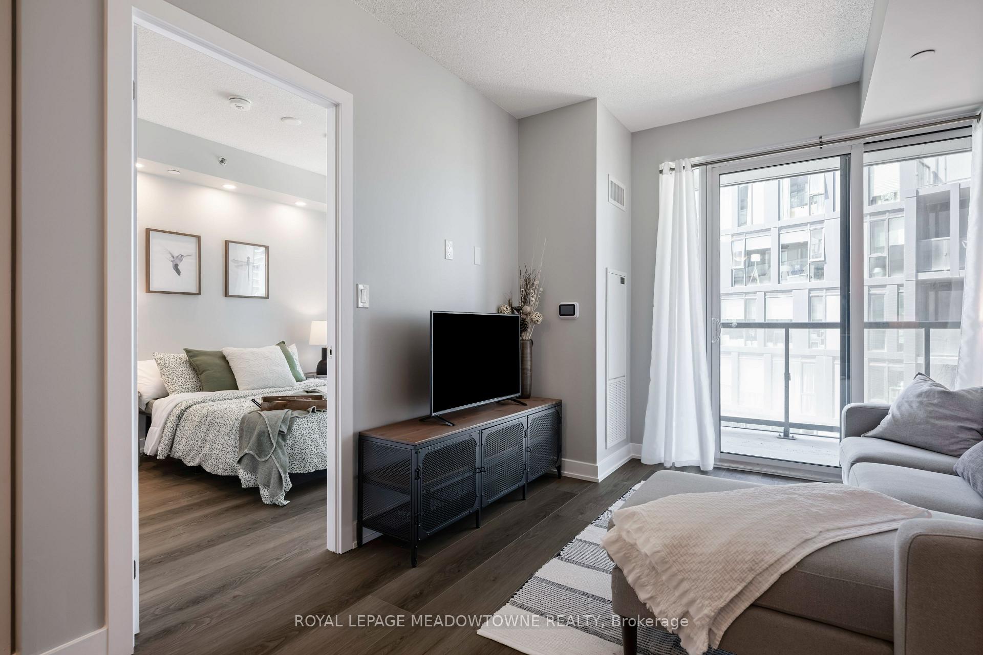 Photo 19 of Unit B602, 3200 Dakota Common, Burlington, Alton — HOMEH