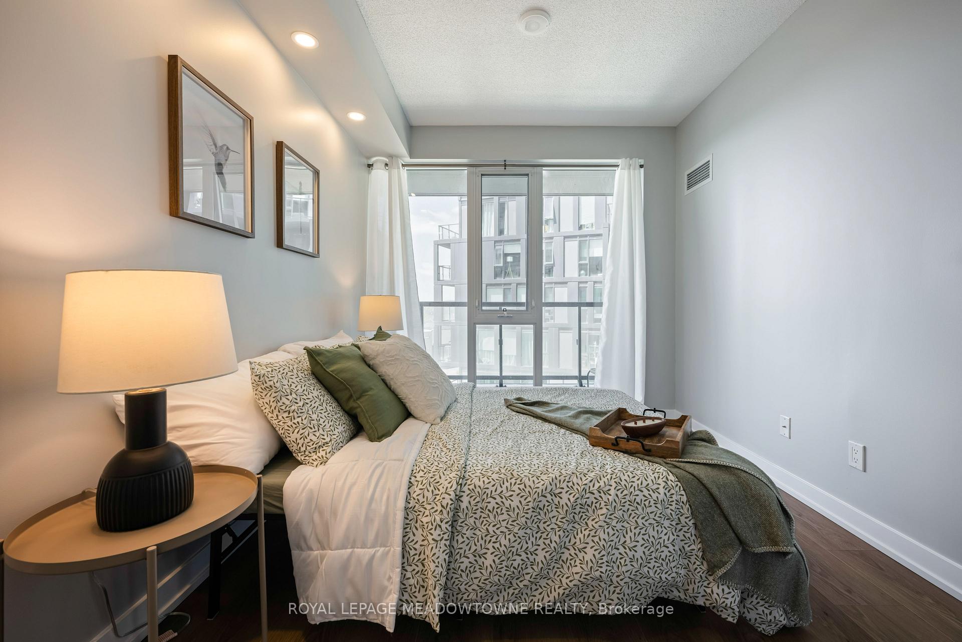 Photo 33 of Unit B602, 3200 Dakota Common, Burlington, Alton — HOMEH