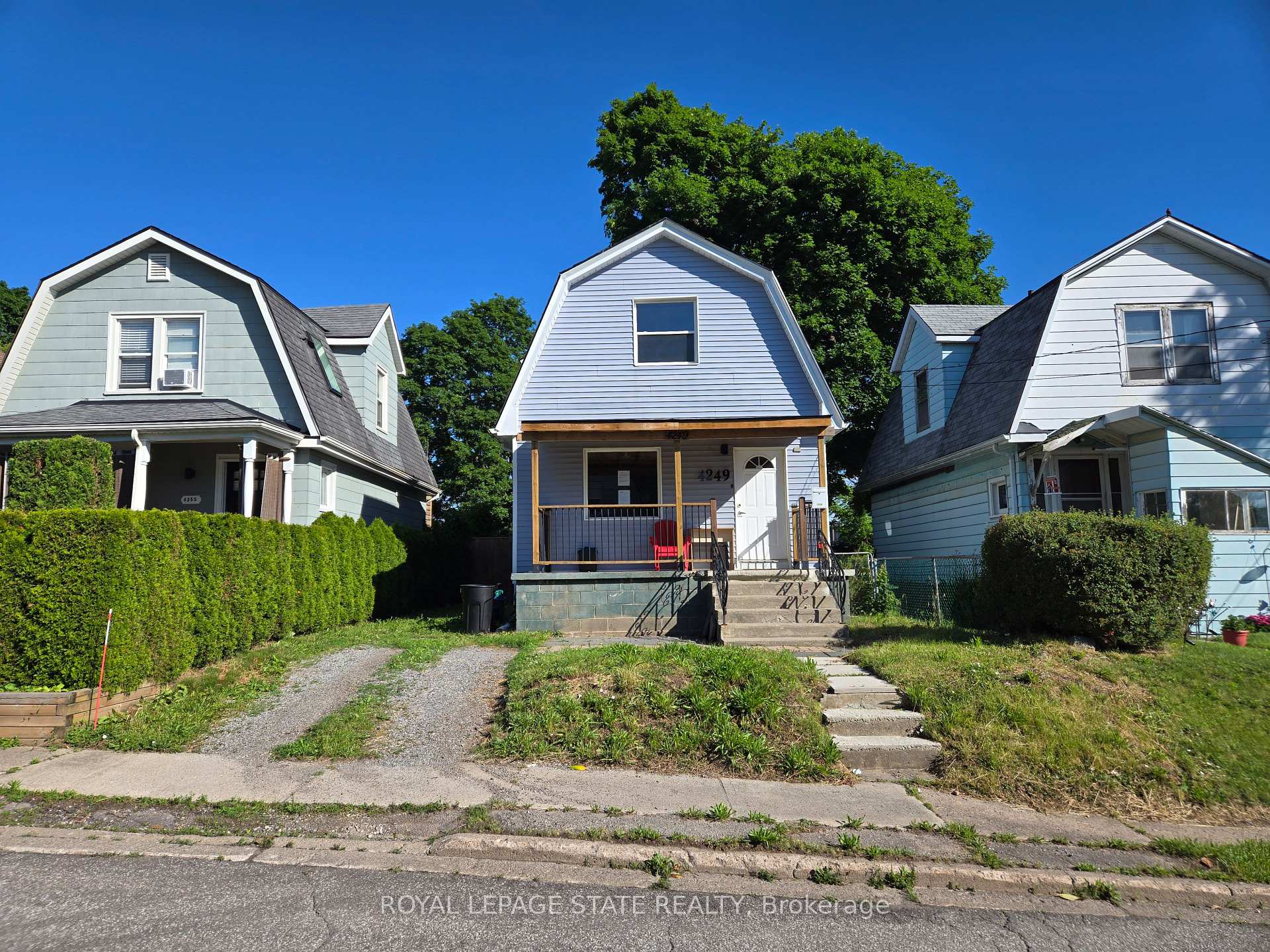 Photo 1 of 4249 Elgin Street, Niagara Falls, Downtown — HOMEH