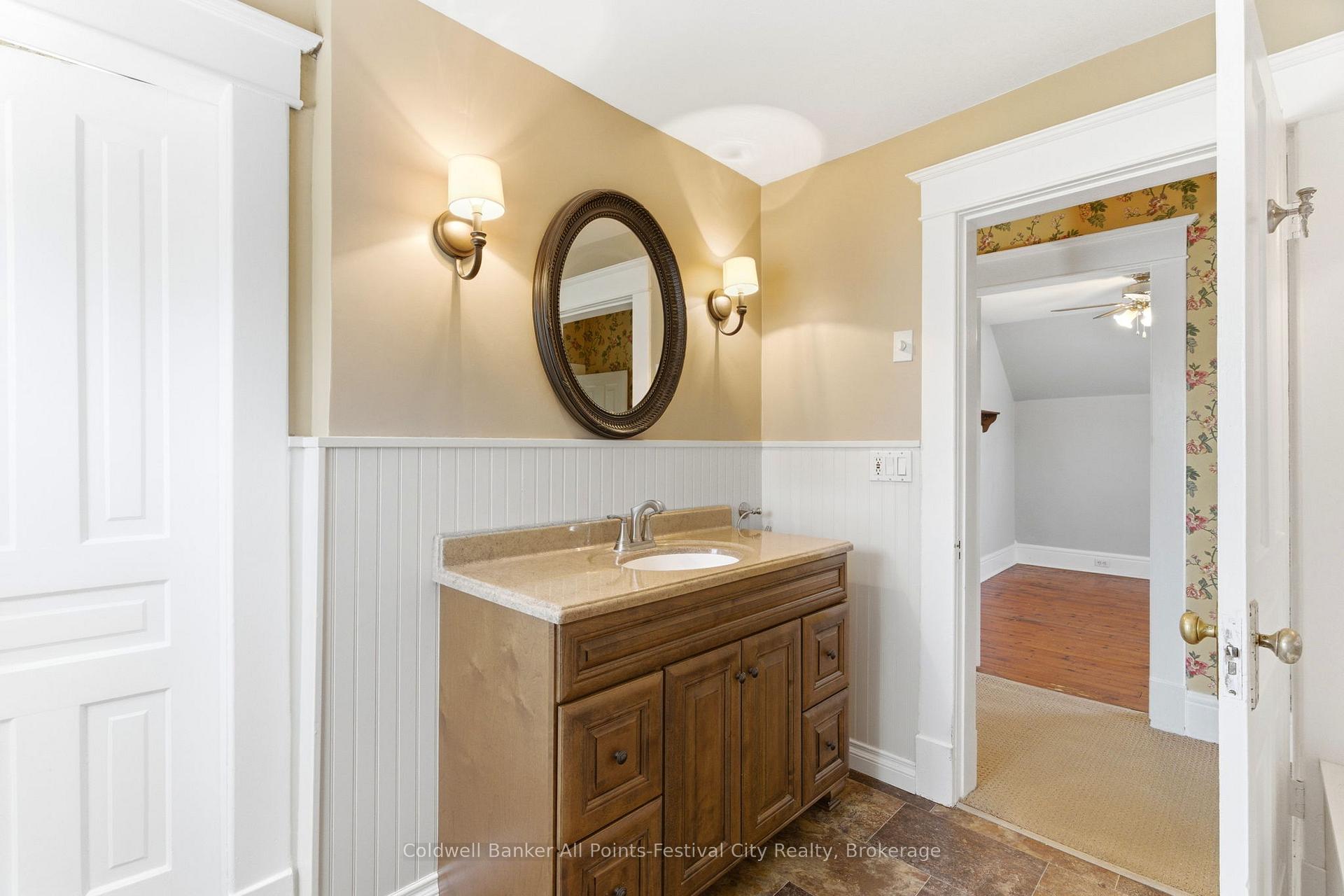 Photo 34 of 129 Ontario Street, Central Huron, Clinton — HOMEH