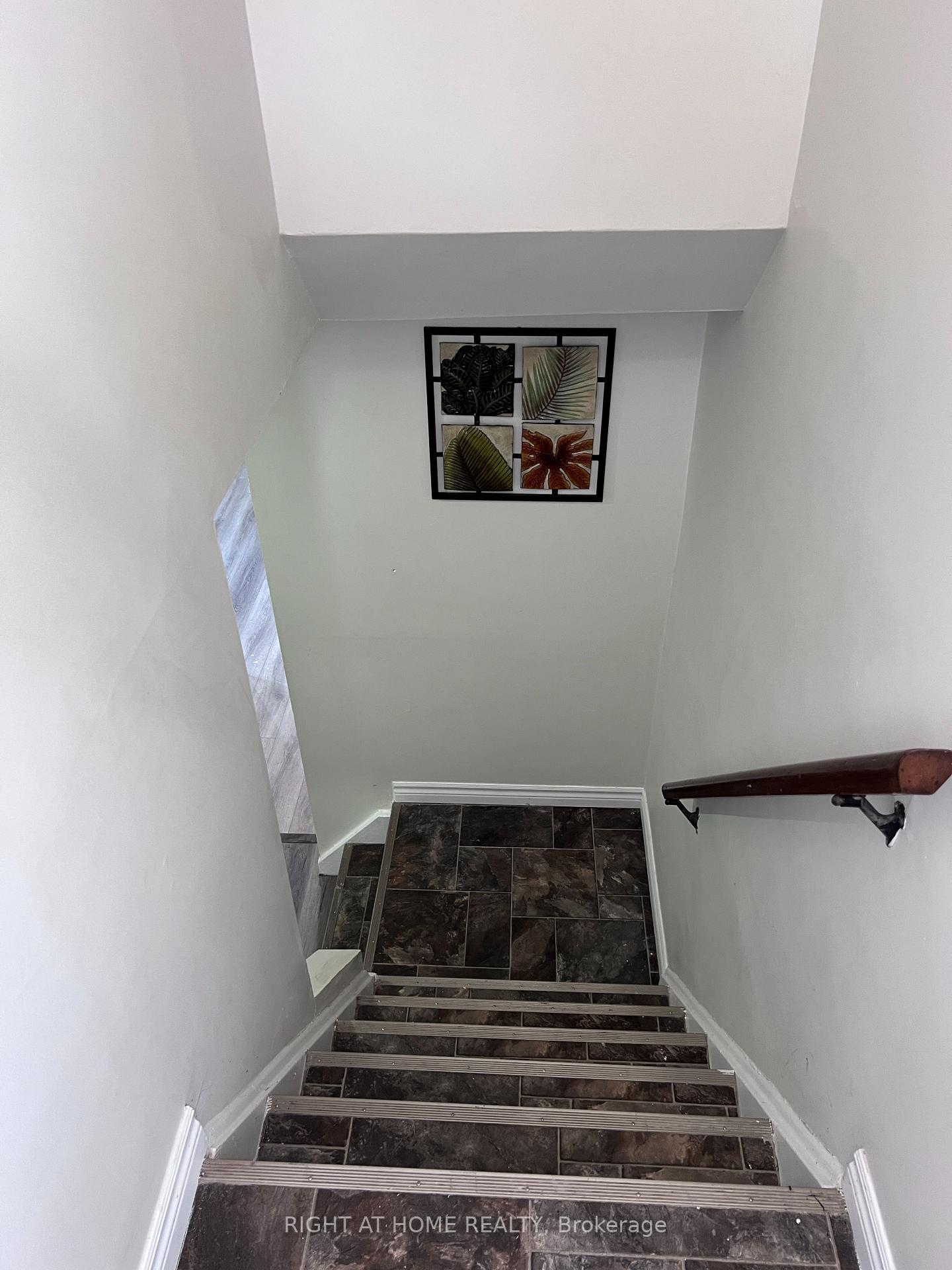 Photo 8 of 46 Radcliffe Crescent, London, North E — HOMEH