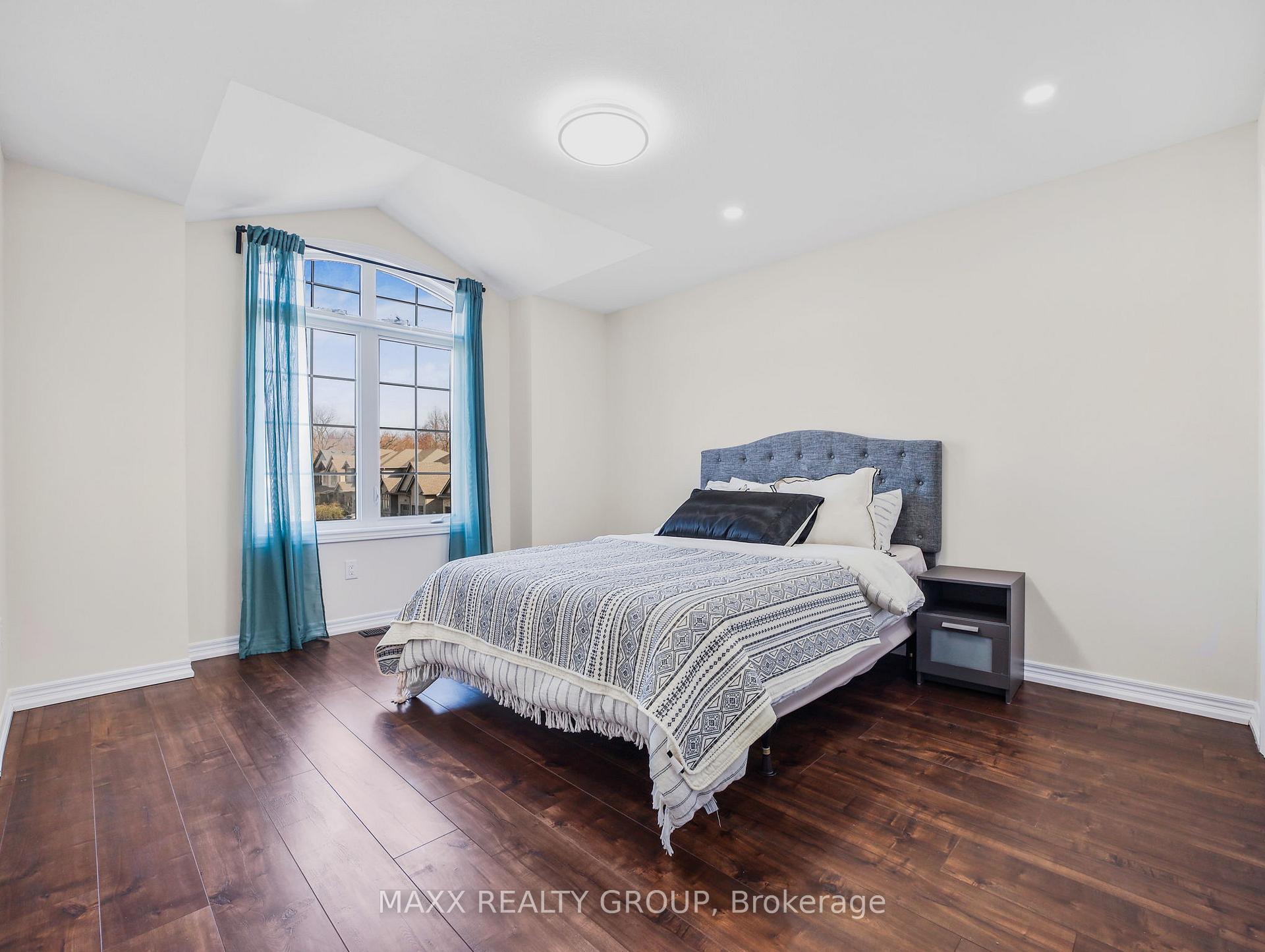 Photo 24 of 9354 Shoveller Drive, Niagara Falls, Forestview — HOMEH