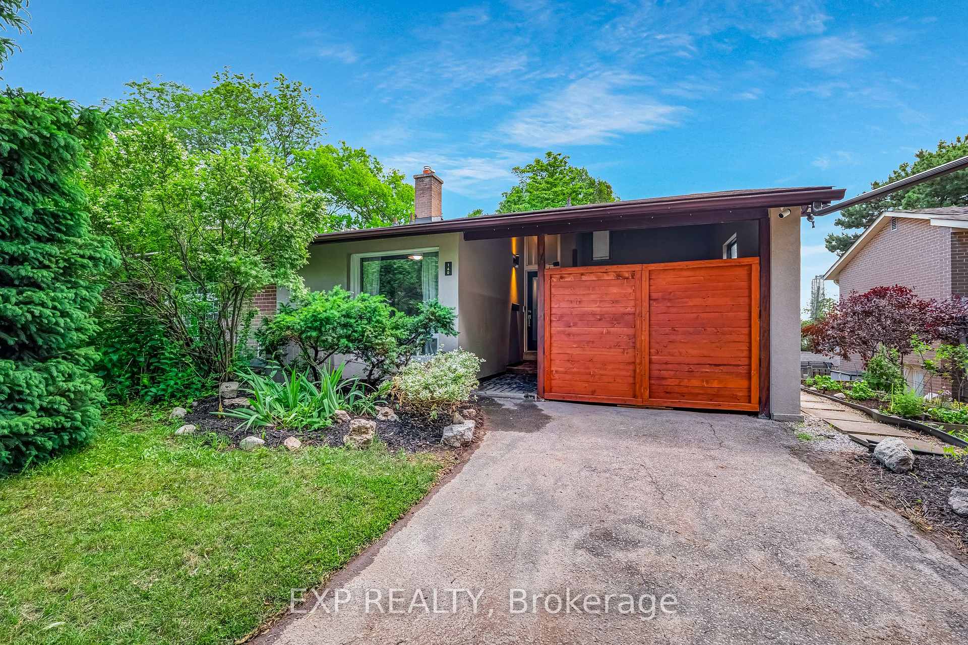 Front of 160 Cottonwood Drive