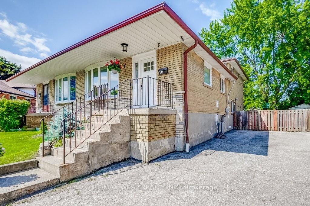 Photo 2 of 10 Rima Court, Etobicoke, Eringate-Centennial-West Deane — HOMEH