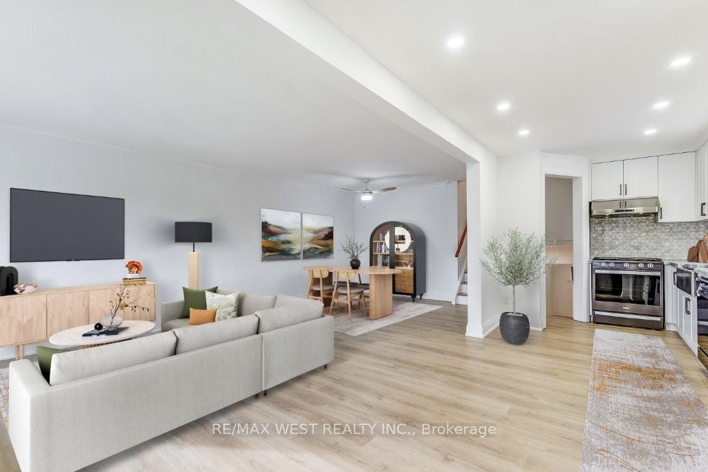 Photo 5 of 10 Rima Court, Etobicoke, Eringate-Centennial-West Deane — HOMEH