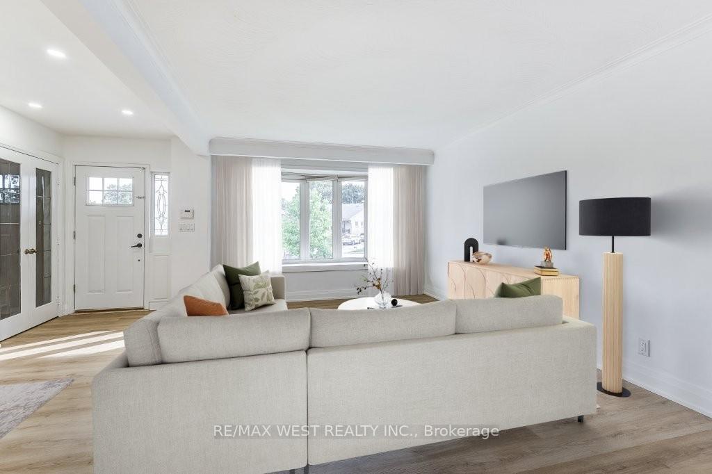 Photo 9 of 10 Rima Court, Etobicoke, Eringate-Centennial-West Deane — HOMEH