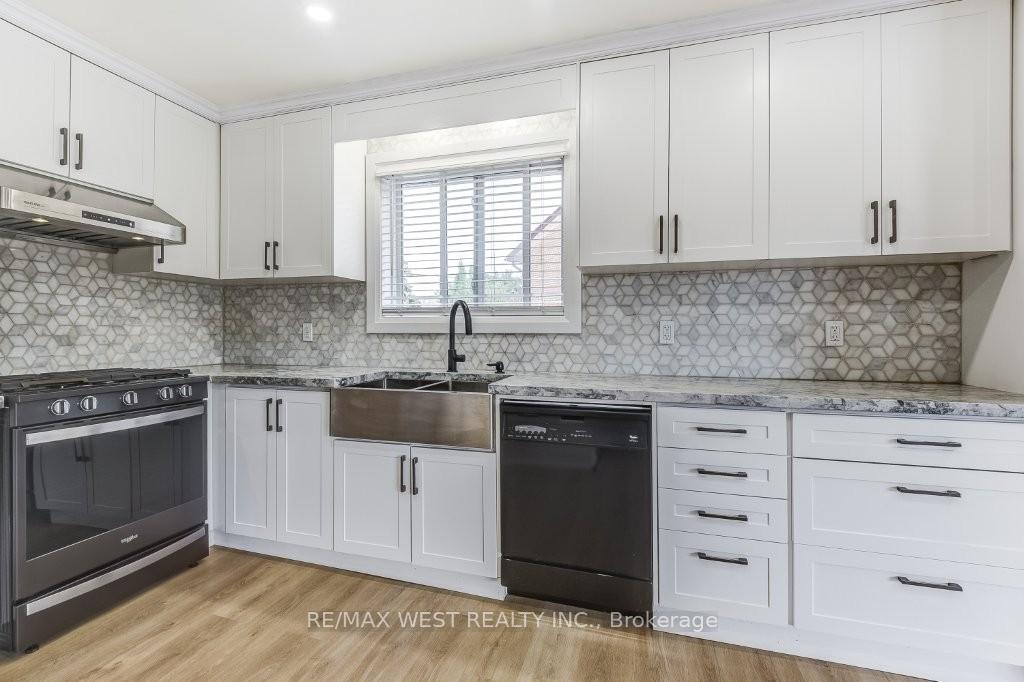 Photo 13 of 10 Rima Court, Etobicoke, Eringate-Centennial-West Deane — HOMEH
