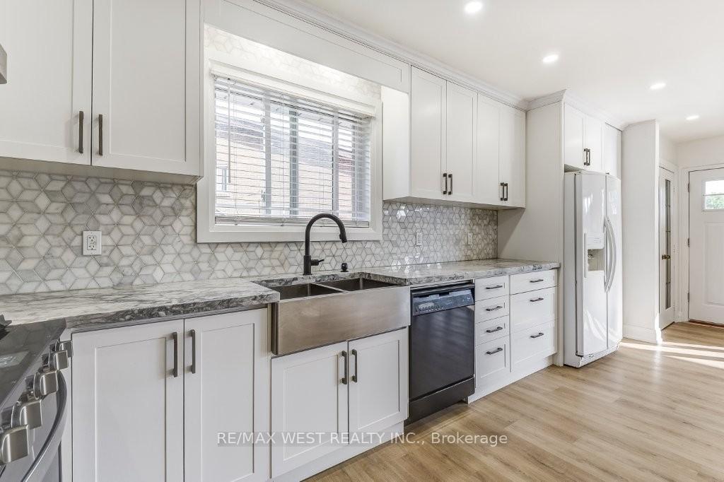 Photo 14 of 10 Rima Court, Etobicoke, Eringate-Centennial-West Deane — HOMEH