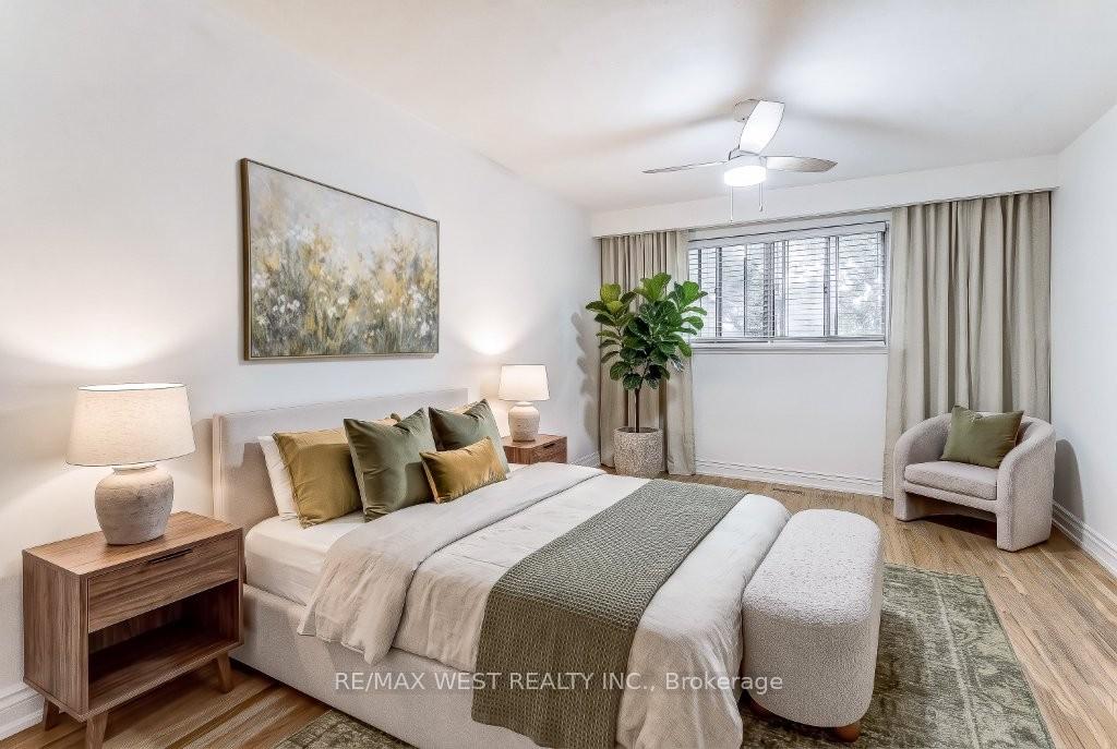 Photo 15 of 10 Rima Court, Etobicoke, Eringate-Centennial-West Deane — HOMEH