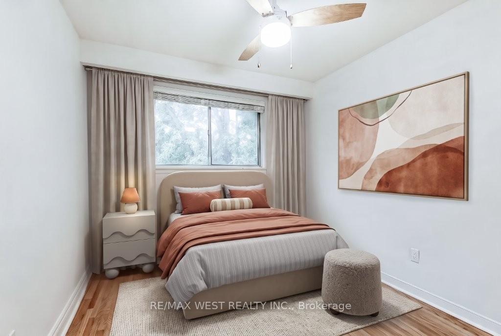 Photo 16 of 10 Rima Court, Etobicoke, Eringate-Centennial-West Deane — HOMEH