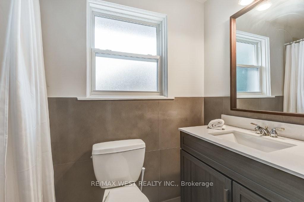 Photo 17 of 10 Rima Court, Etobicoke, Eringate-Centennial-West Deane — HOMEH