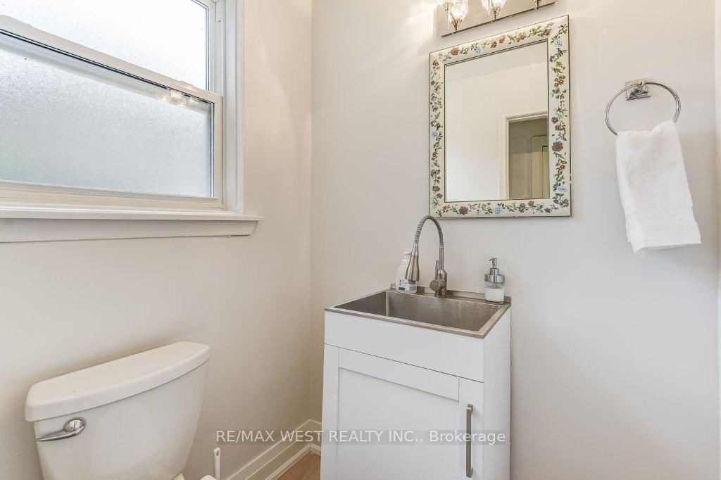 Photo 20 of 10 Rima Court, Etobicoke, Eringate-Centennial-West Deane — HOMEH