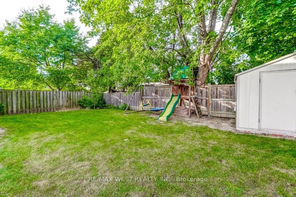 Photo 24 of 10 Rima Court, Etobicoke, Eringate-Centennial-West Deane — HOMEH