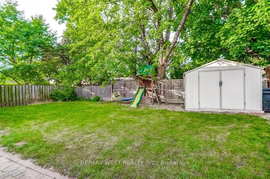 Photo 25 of 10 Rima Court, Etobicoke, Eringate-Centennial-West Deane — HOMEH