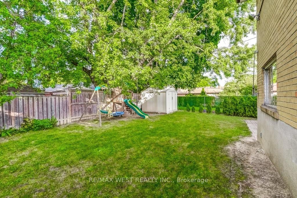 Photo 27 of 10 Rima Court, Etobicoke, Eringate-Centennial-West Deane — HOMEH
