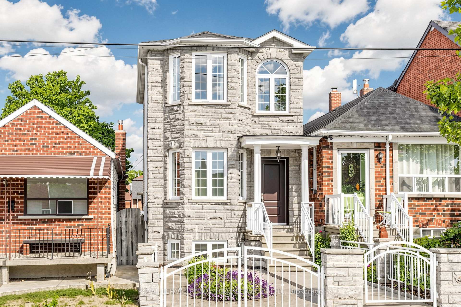 Photo 2 of 256 Earlscourt Avenue, Toronto, Caledonia-Fairbank — HOMEH
