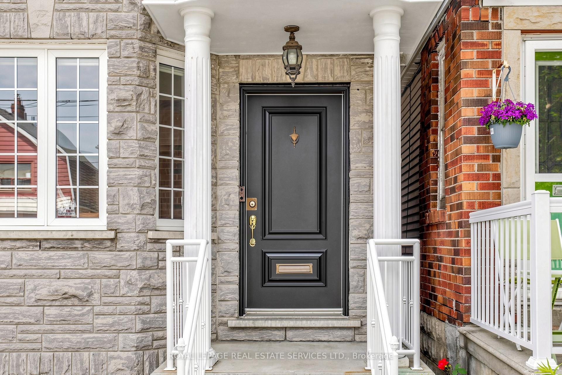 Photo 3 of 256 Earlscourt Avenue, Toronto, Caledonia-Fairbank — HOMEH
