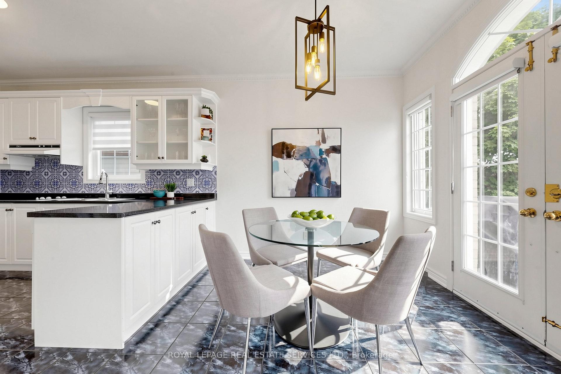 Photo 14 of 256 Earlscourt Avenue, Toronto, Caledonia-Fairbank — HOMEH